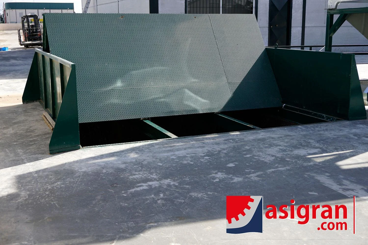 Compuertas abatibles transitables